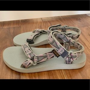 Teva Original Universal, Gray with pink and black tribal print, 9